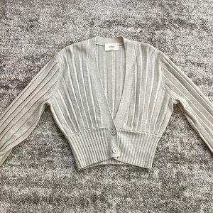 Aritzia Wilfred crop sweater, size XS, light gray, ribbed